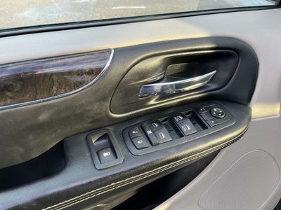 2016 Chrysler Town & Country Touring