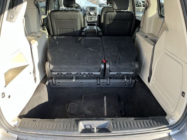 2016 Chrysler Town & Country Touring