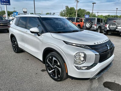 2023 Mitsubishi Outlander SE