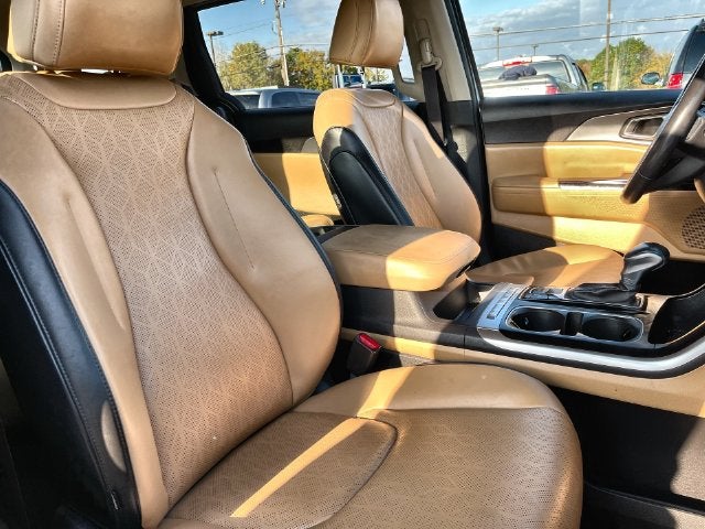 2023 Kia Carnival LX Seat Package