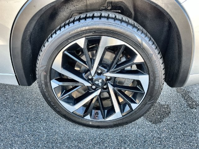 2023 Mitsubishi Outlander Base