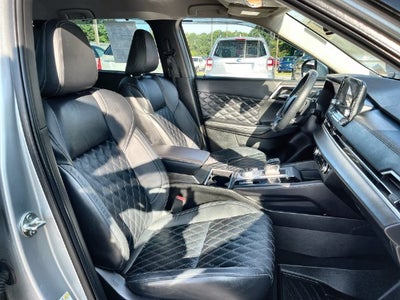 2023 Mitsubishi Outlander Base