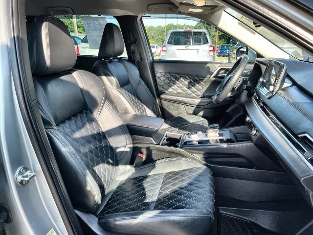2023 Mitsubishi Outlander Base