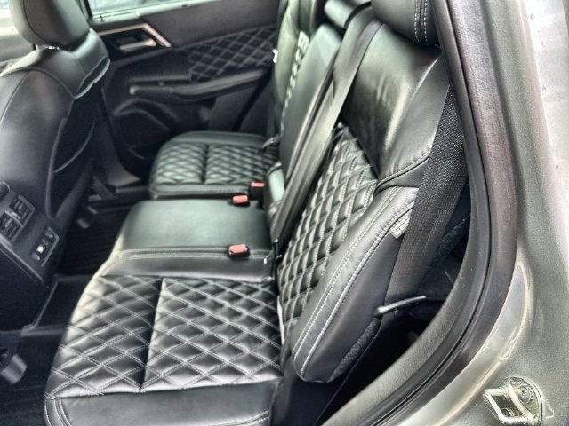 2023 Mitsubishi Outlander Base