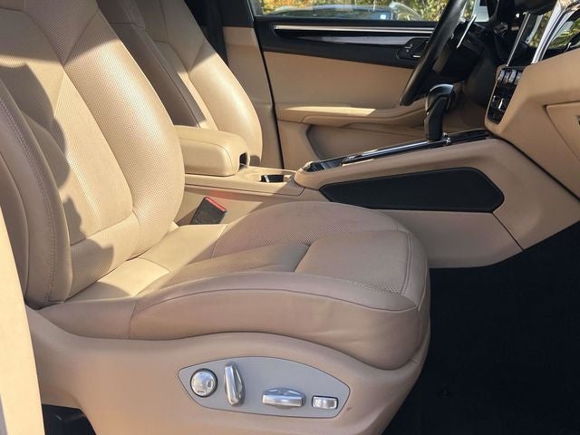 2023 Porsche Macan T