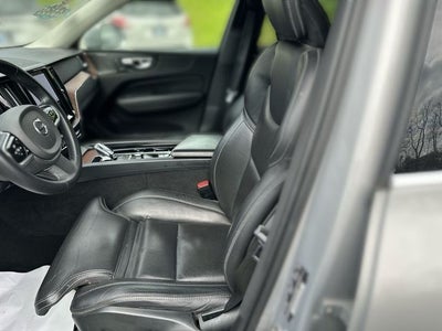 2023 Volvo XC60 B6 Ultimate Bright Theme
