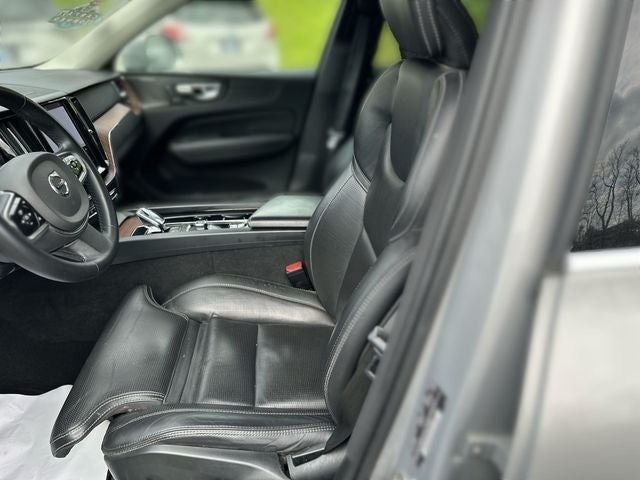 2023 Volvo XC60 B6 Ultimate Bright Theme
