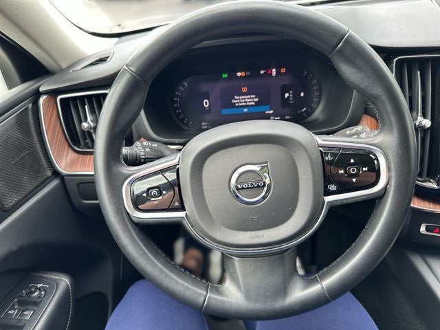 2023 Volvo XC60 B6 Ultimate Bright Theme