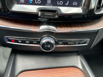 2023 Volvo XC60 B6 Ultimate Bright Theme