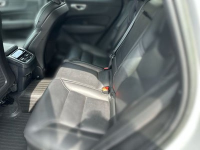 2023 Volvo XC60 B6 Ultimate Bright Theme