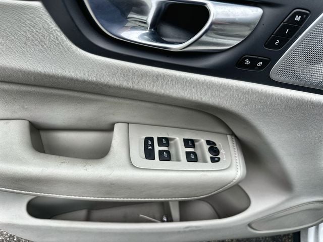 2023 Volvo XC60 Recharge Plug-In Hybrid Ultimate