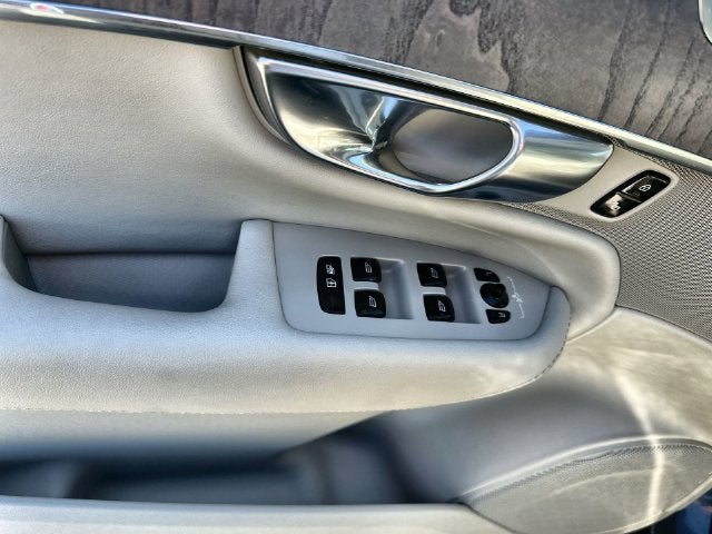 2023 Volvo XC90 B5 Plus