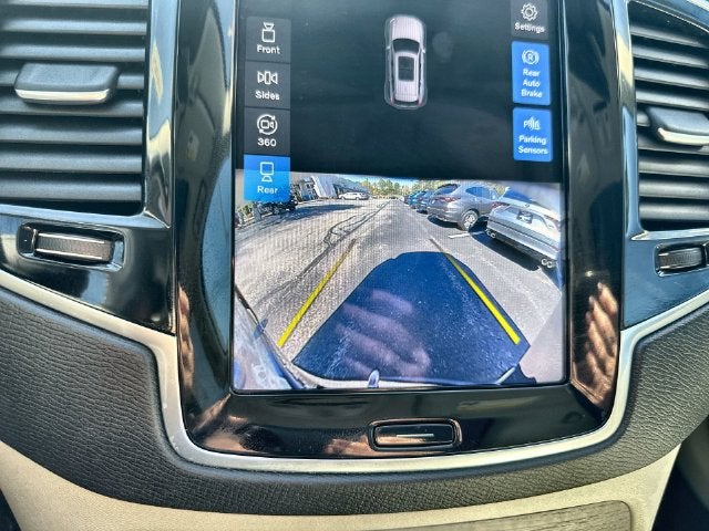 2023 Volvo XC90 B5 Plus