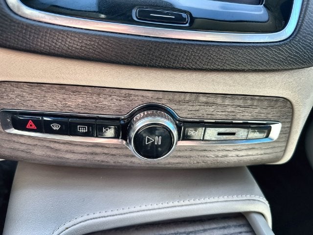 2023 Volvo XC90 B5 Plus