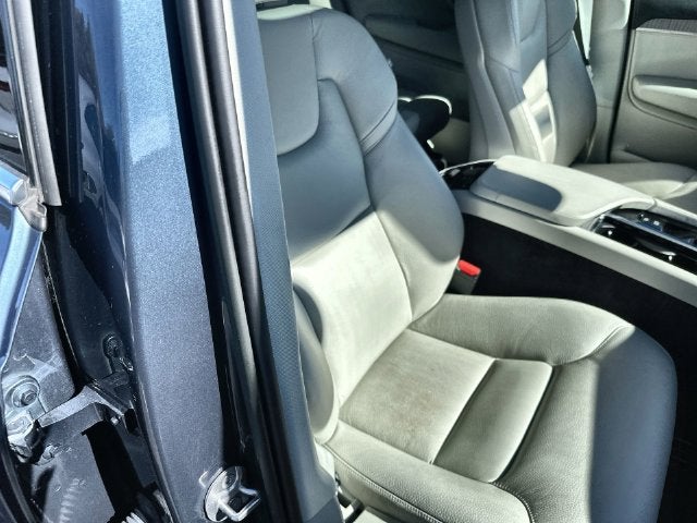 2023 Volvo XC90 B5 Plus