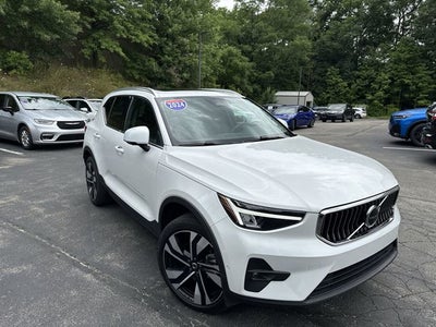 2024 Volvo XC40 B5 Plus Bright Theme