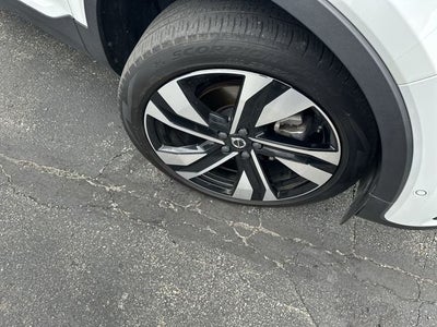 2024 Volvo XC40 B5 Plus Bright Theme