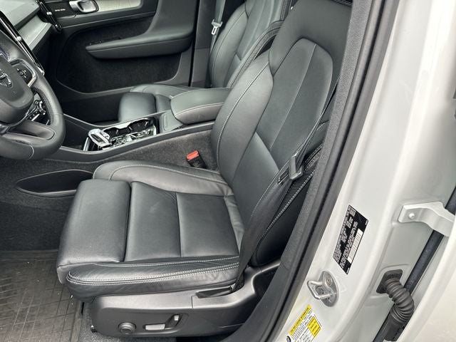 2024 Volvo XC40 B5 Plus Bright Theme