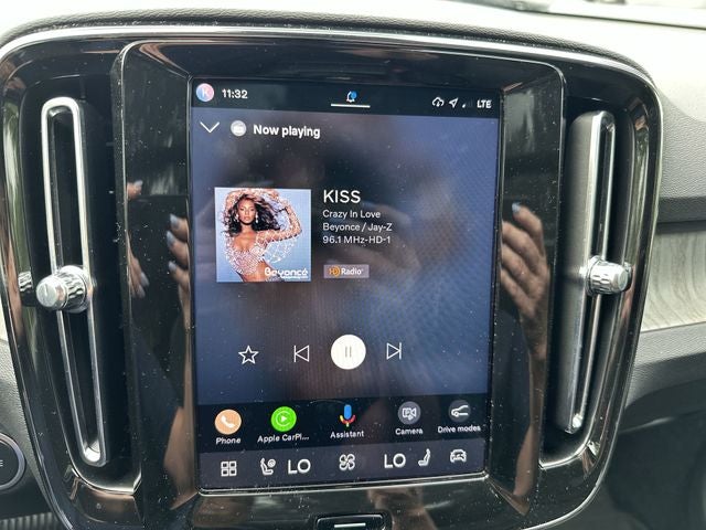 2024 Volvo XC40 B5 Plus Bright Theme