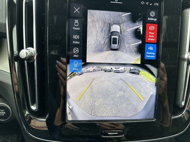 2024 Volvo XC40 B5 Plus Bright Theme