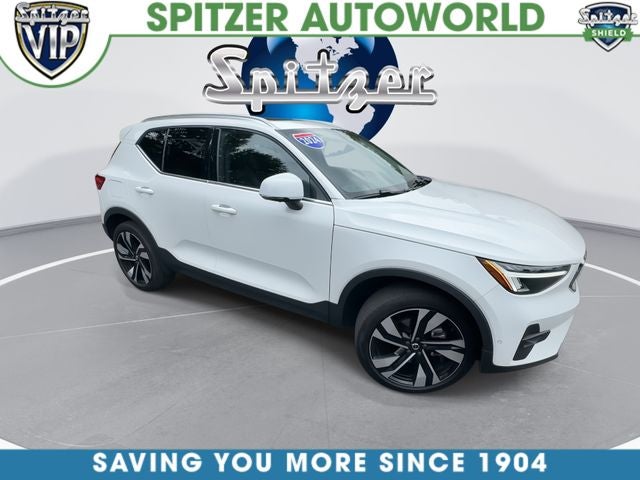 2024 Volvo XC40 B5 Plus Bright Theme