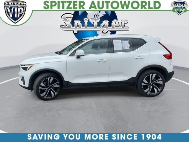 2024 Volvo XC40 B5 Plus Bright Theme