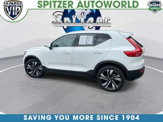 2024 Volvo XC40 B5 Plus Bright Theme