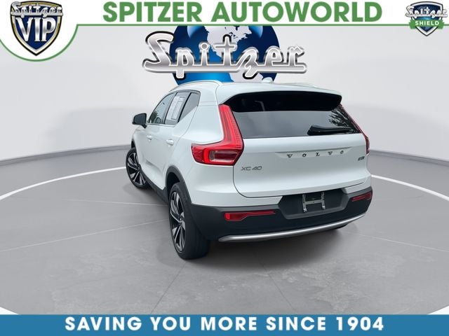 2024 Volvo XC40 B5 Plus Bright Theme