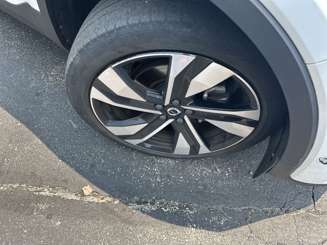 2024 Volvo XC40 B5 Plus Dark Theme