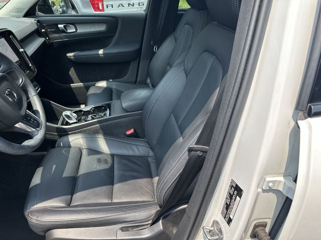 2024 Volvo XC40 B5 Plus Dark Theme