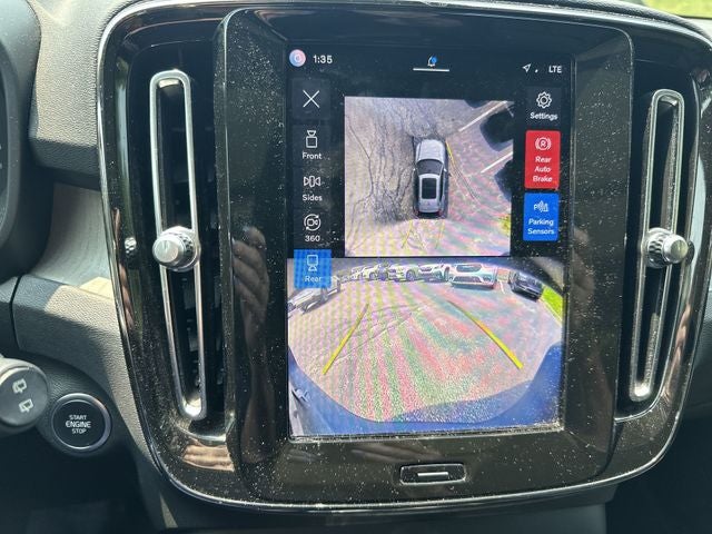 2024 Volvo XC40 B5 Plus Dark Theme
