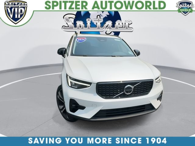 2024 Volvo XC40 B5 Plus Dark Theme