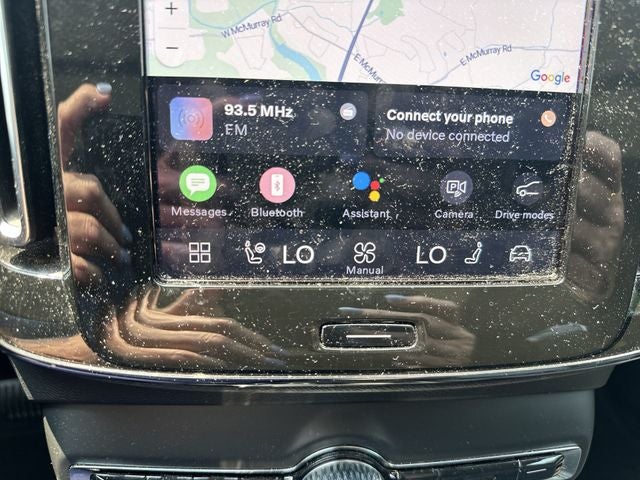 2024 Volvo XC40 B5 Plus Dark Theme