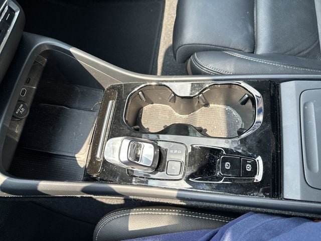 2024 Volvo XC40 B5 Plus Dark Theme