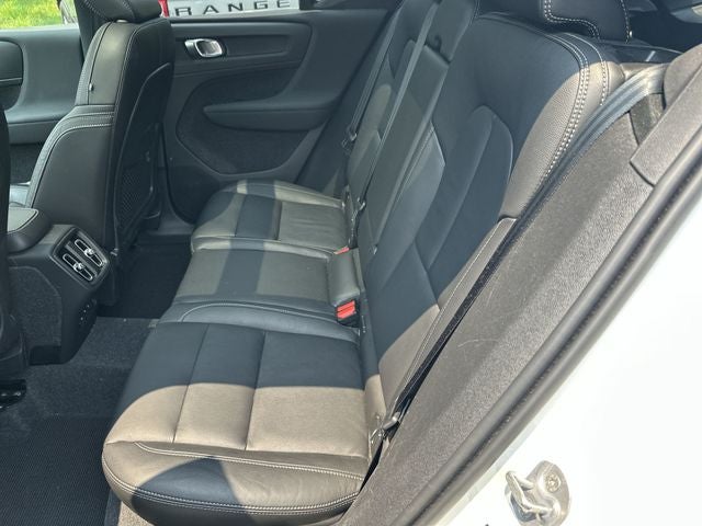2024 Volvo XC40 B5 Plus Dark Theme