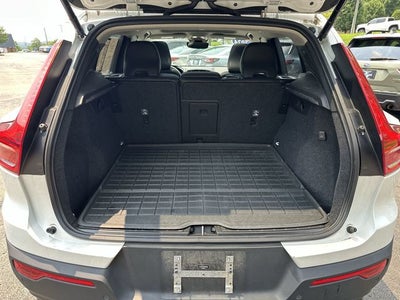 2024 Volvo XC40 B5 Plus Dark Theme