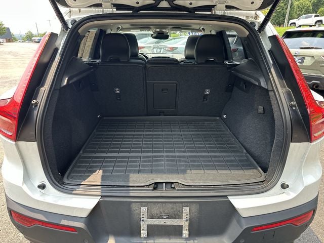 2024 Volvo XC40 B5 Plus Dark Theme