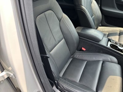 2024 Volvo XC40 B5 Plus Dark Theme