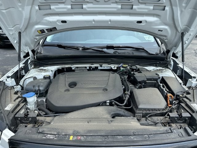 2024 Volvo XC40 B5 Plus Dark Theme