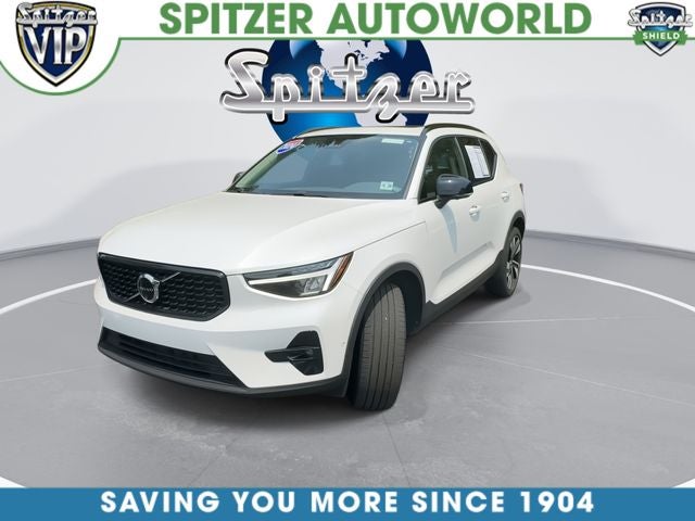 2024 Volvo XC40 B5 Plus Dark Theme