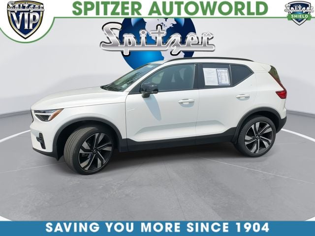 2024 Volvo XC40 B5 Plus Dark Theme
