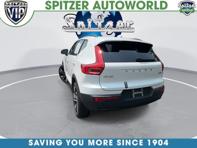 2024 Volvo XC40 B5 Plus Dark Theme