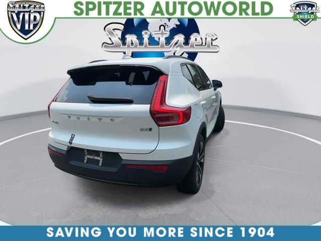 2024 Volvo XC40 B5 Plus Dark Theme