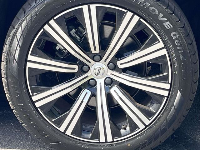 2025 Volvo XC90 B5 Core