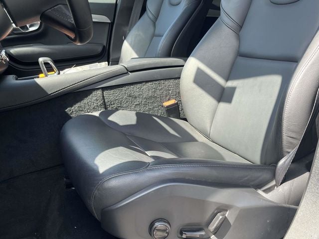 2025 Volvo XC90 B5 Core