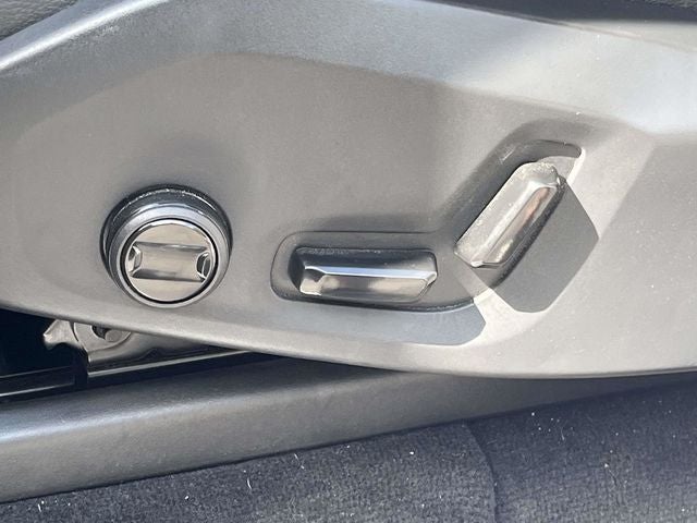 2025 Volvo XC90 B5 Core