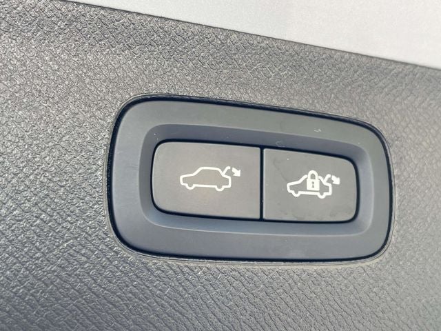 2025 Volvo XC90 B5 Core