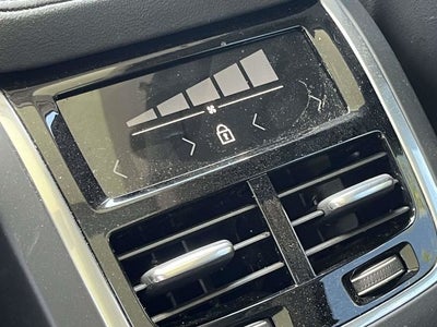 2025 Volvo XC90 B5 Core