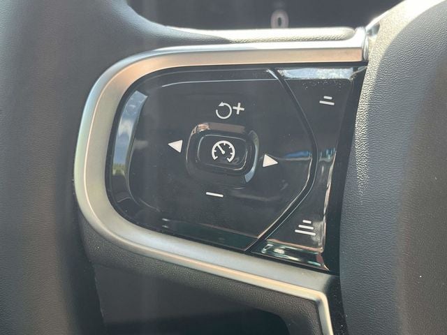 2025 Volvo XC90 B5 Core