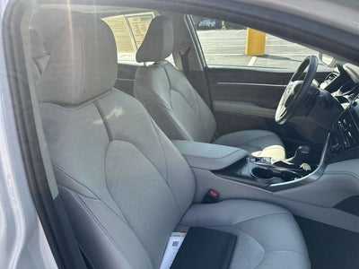 2022 Toyota Camry Hybrid XSE